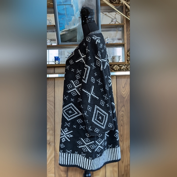 Old Navy Aztec Tribal Pattern Oversized Cardigan - Picture 3 of 6